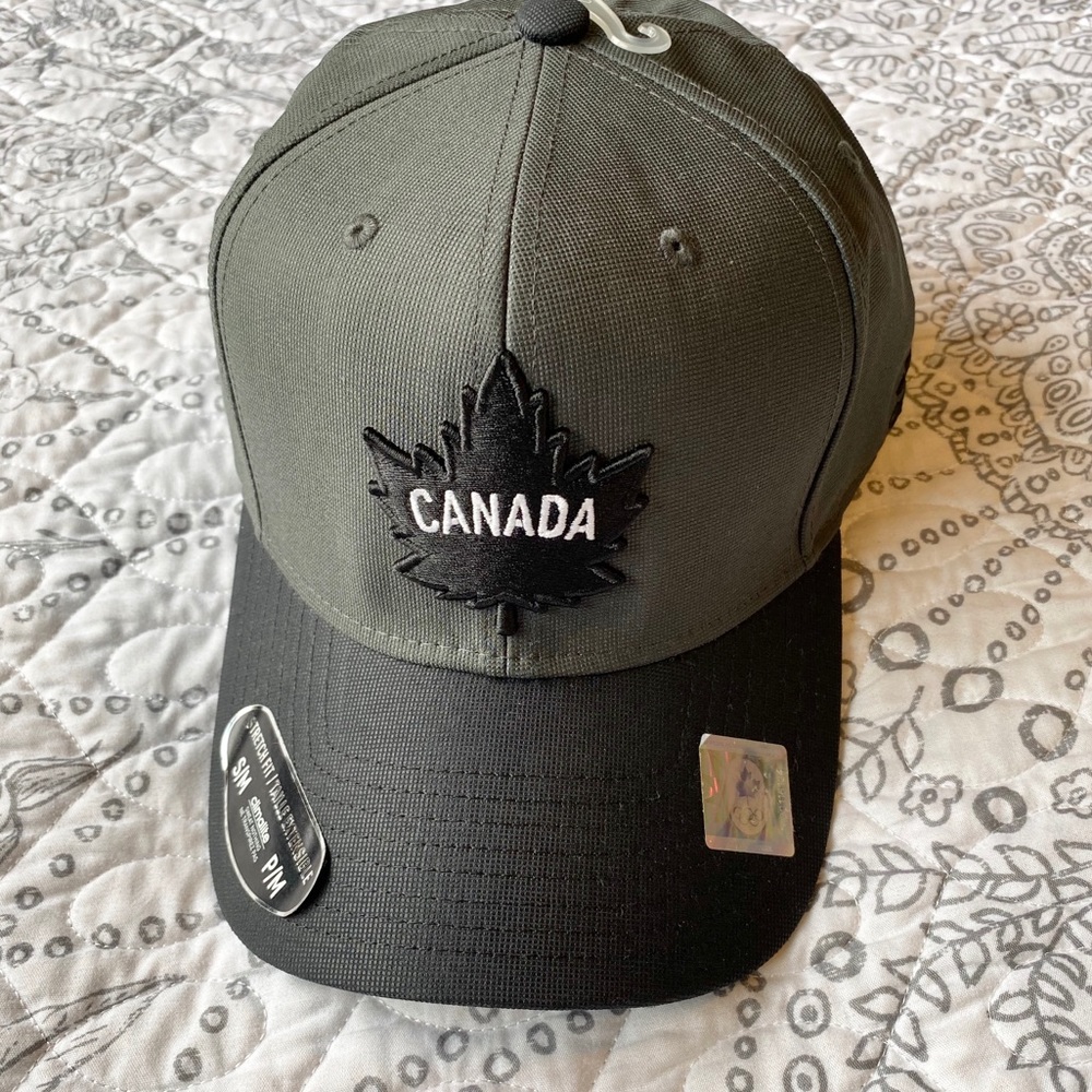 Adidas hat with Canada black grey maple leaf s/m